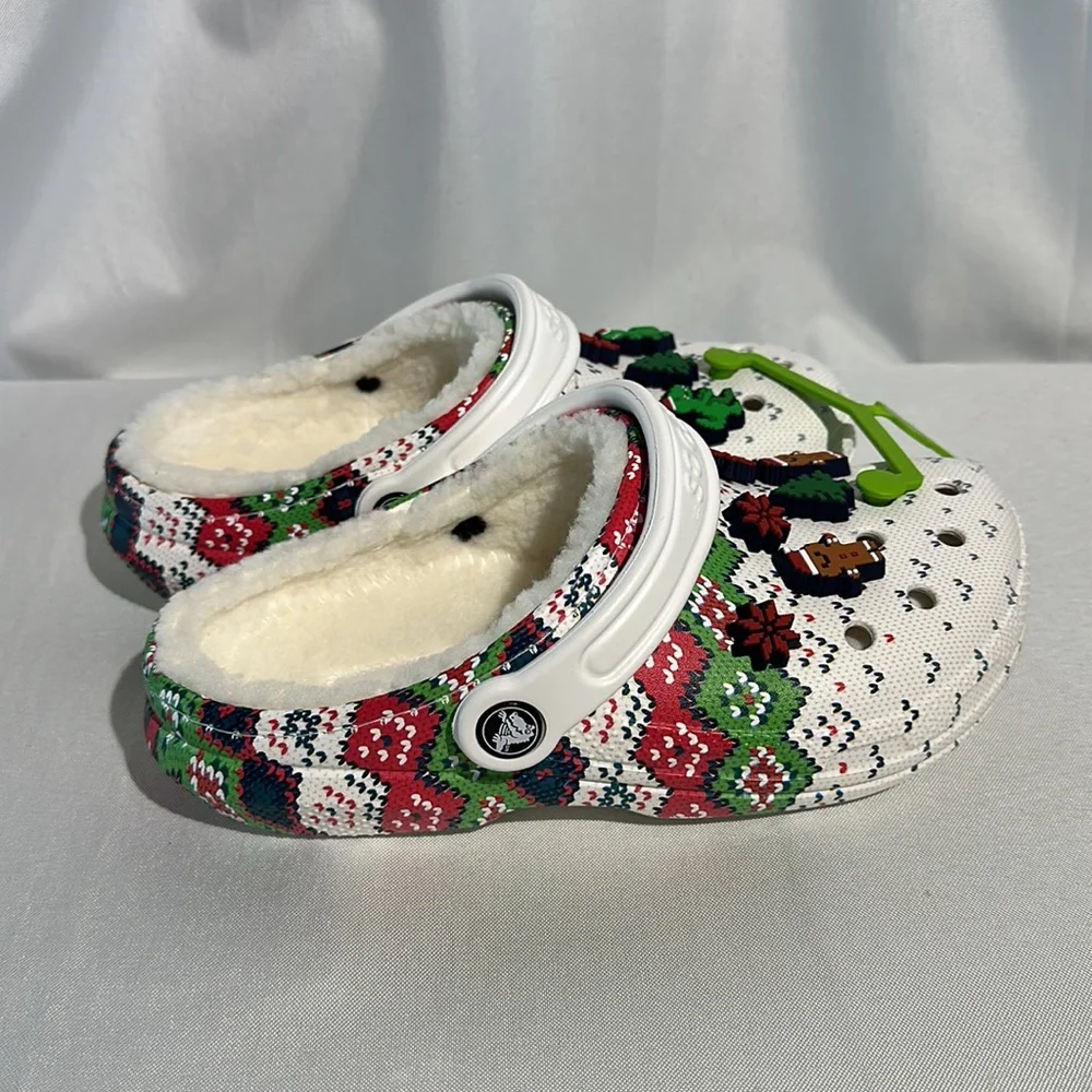 NEW Crocs Lined Christmas Charms Size 4M/6W